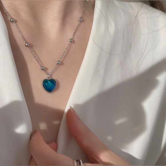 Fashionable Stainless Steel Necklace Color Changing Heart-Shaped Mood Pendant - Picture 9 of 14